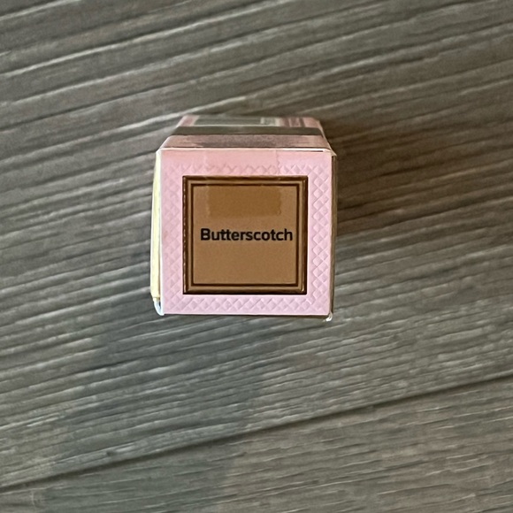 NWT Make Up Bundle. MAC Eyeshadow and Mascara, Too Faced Concealer & Clinique - Picture 5 of 9